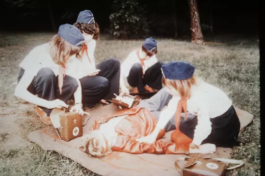 Mitglieder der AG 'Junge Sanitäter' bei einer Übung