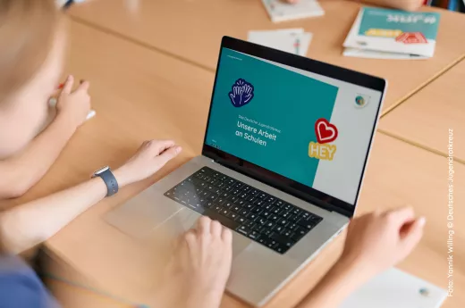 Laptop mit JRK-Präsentation