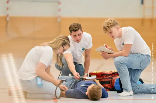 Schulsanitäer*innen in Aktion